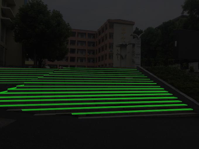 Escada antiderrapante da segurança luminescente que cheira para a escola secundária superior 2